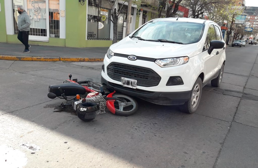 Una Motociclista Fue Embestida Por Una Camioneta En El Microcentro