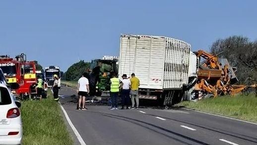 Muri Un Camionero De Olavarr A En Un Choque En La Pampa Canal Verte