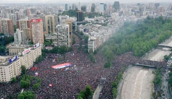 Cerca De Un Millón De Personas En “la Marcha Más Grande De Chile” Canal Verte