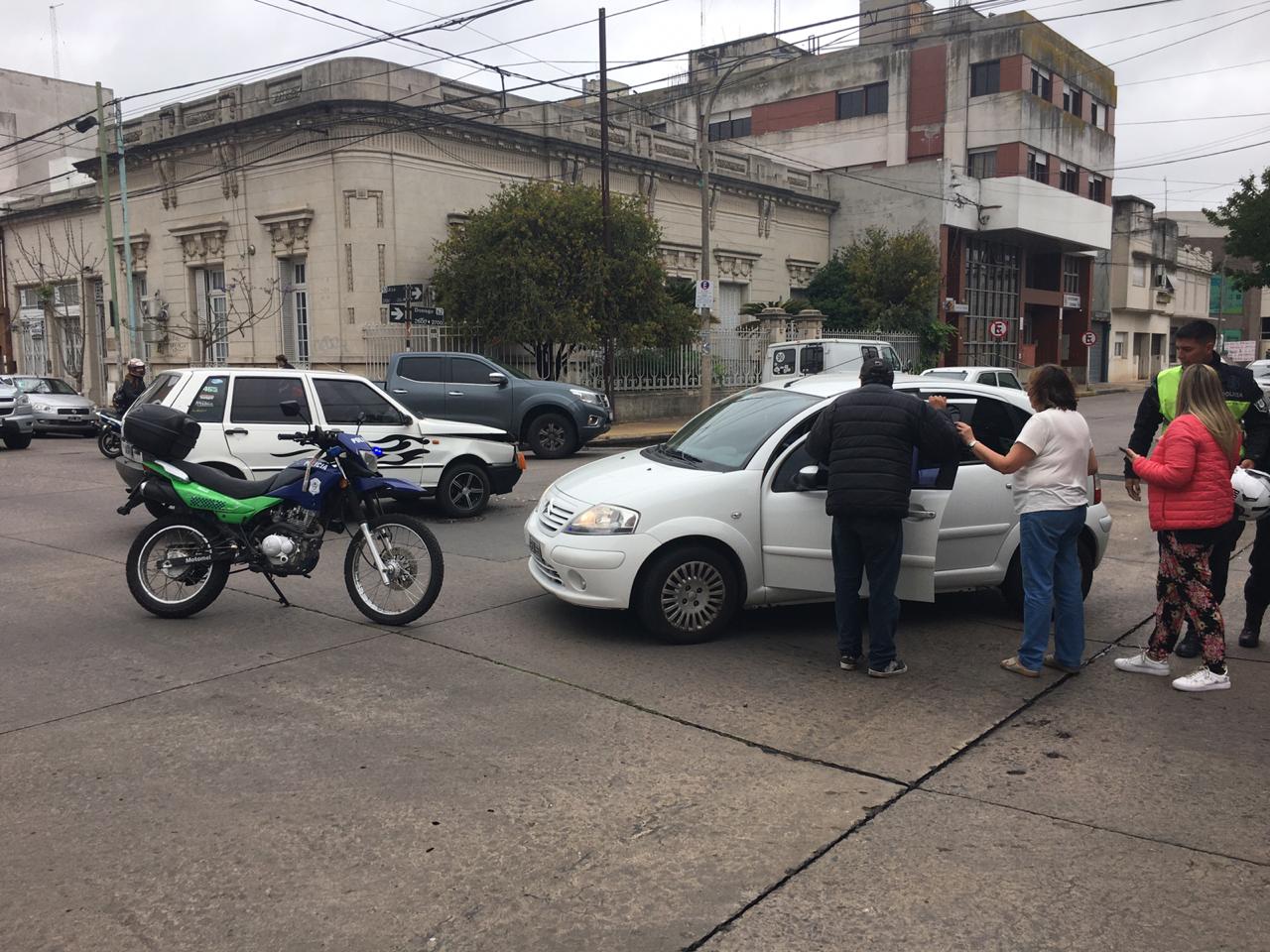 Fuerte Choque Entre Dos Autos En Una Esquina Céntrica Canal Verte 4252