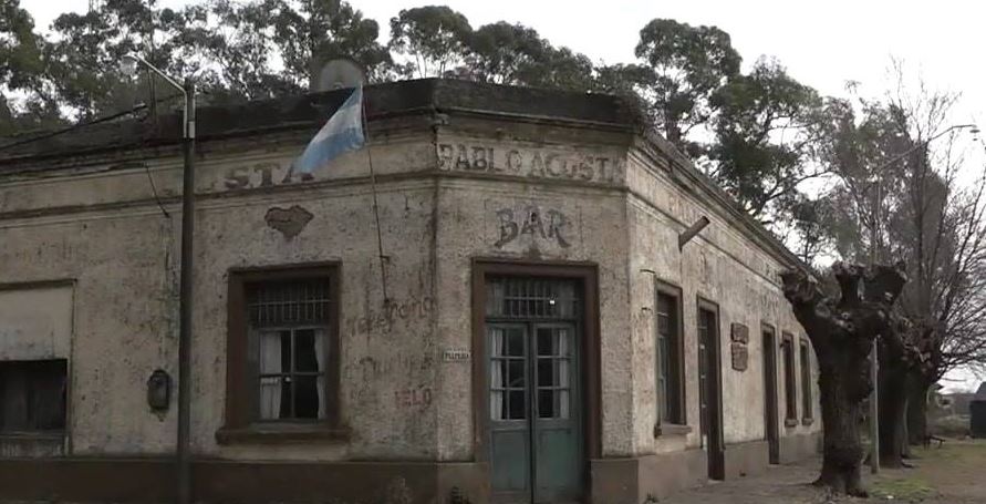 El bar almacén de Pablo Acosta @almacenacosta Llegamos a la localidad de Pablo  Acosta por la bellísima ruta 80 cruzando sierras, los…