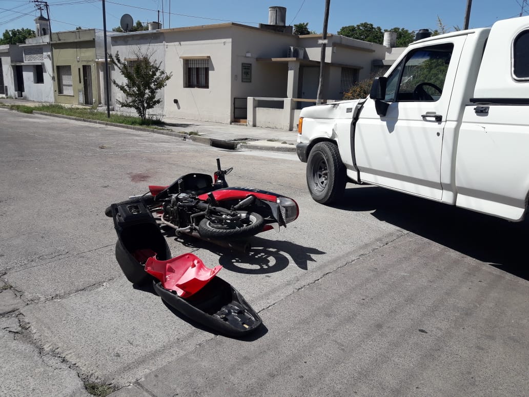 Dos Personas Heridas Tras Un Choque Entre Moto Y Camioneta :: Canal Verte