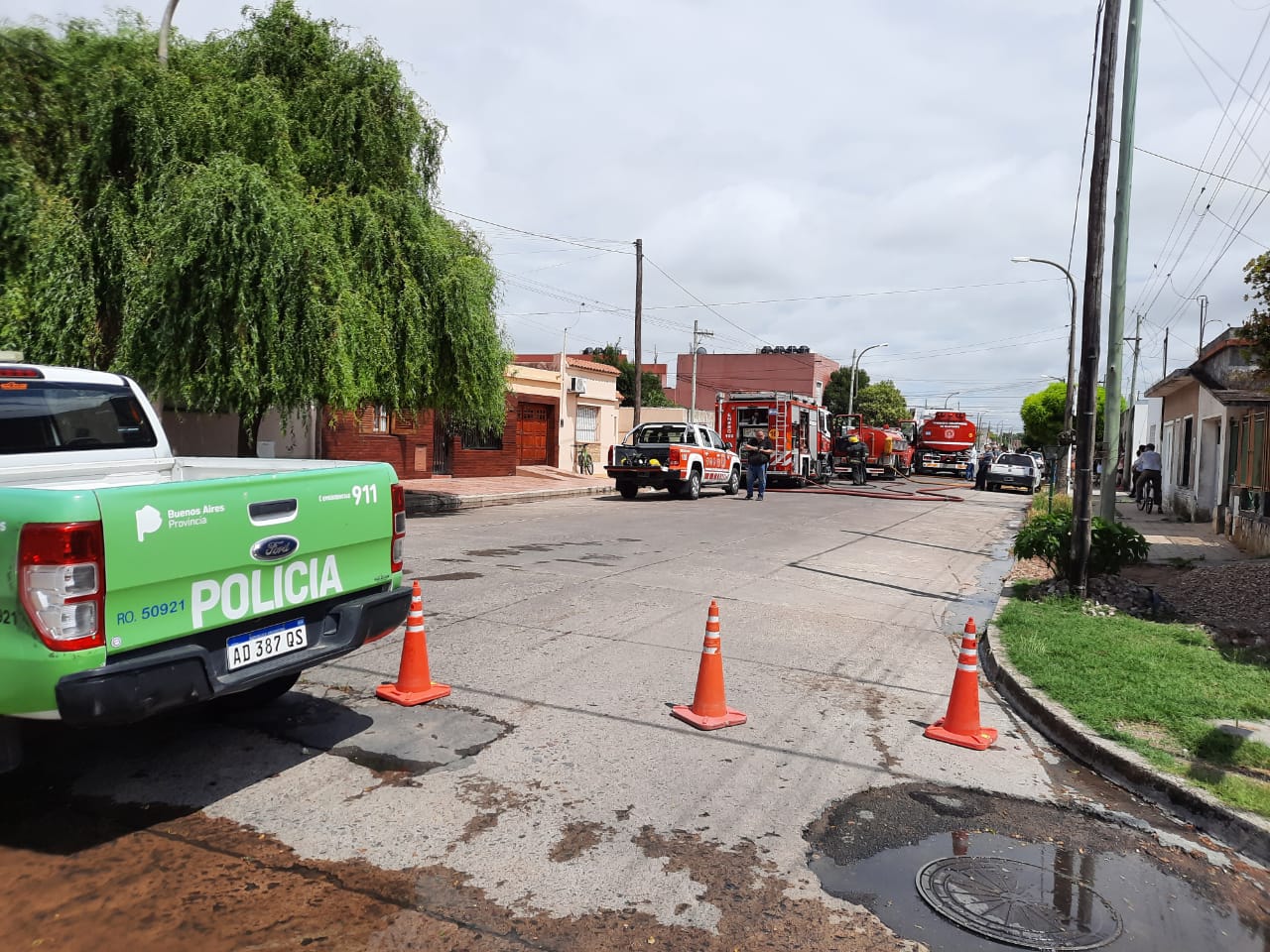 Voraz Incendio En Un Taller De Autos: Trabajaron Cuatro Dotaciones De ...