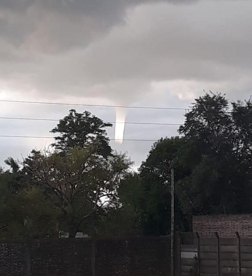 Una Cola De Tornado Pasó Por Azul :: Canal Verte