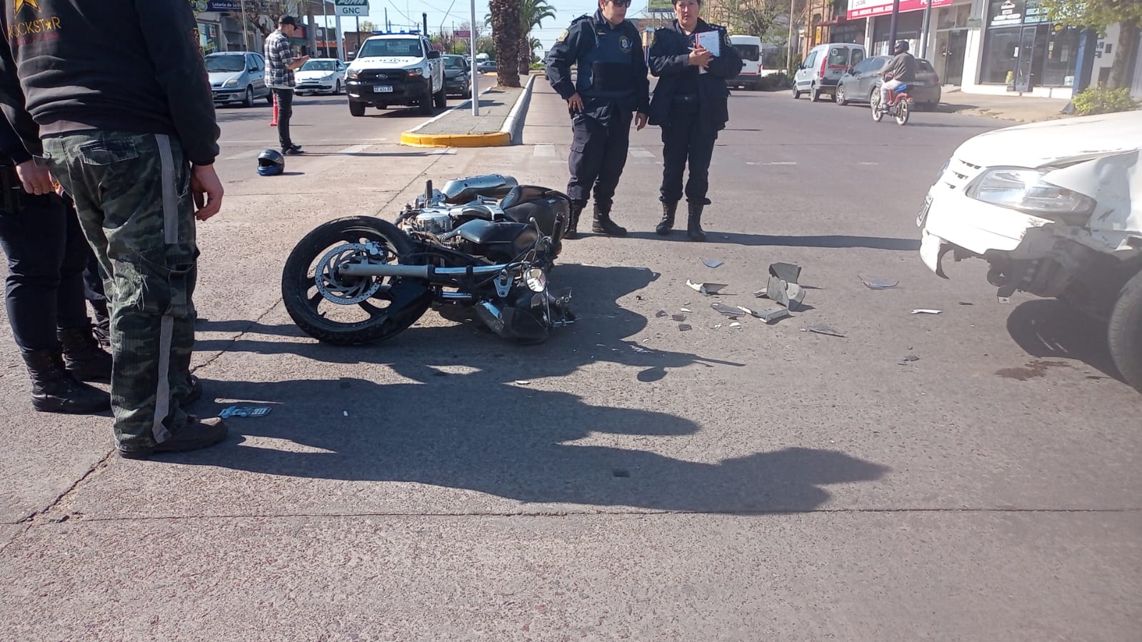 Fuerte Choque Entre Un Auto Y Una Moto: Un Hombre Herido :: Canal Verte