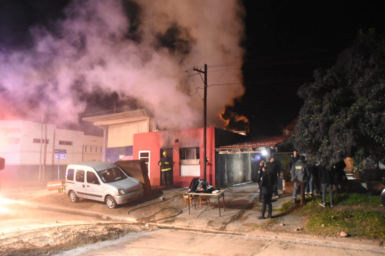 Voraz Incendio Con Pérdidas Totales En Una Casa :: Canal Verte