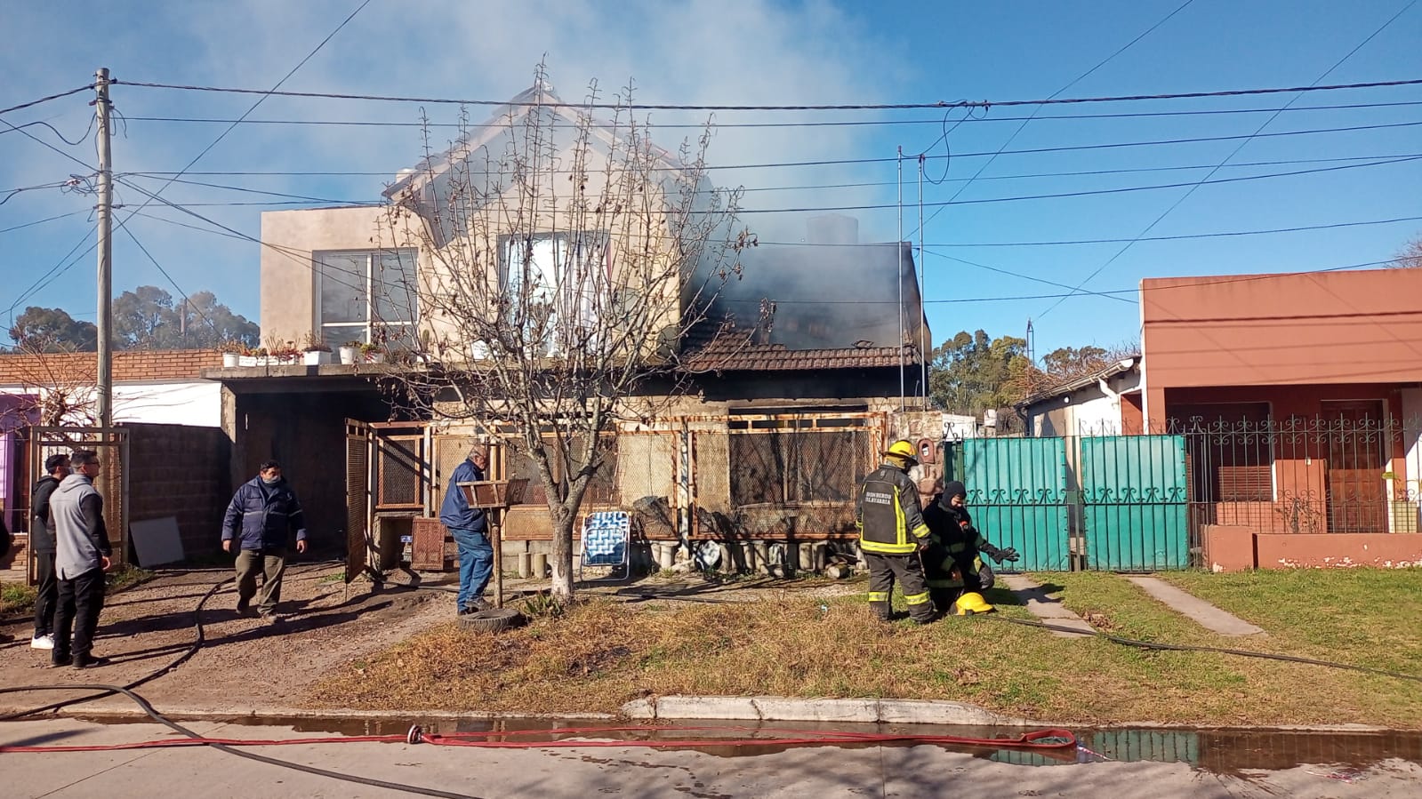 Voraz Incendio En Una Vivienda: Una Mujer Hospitalizada :: Canal Verte