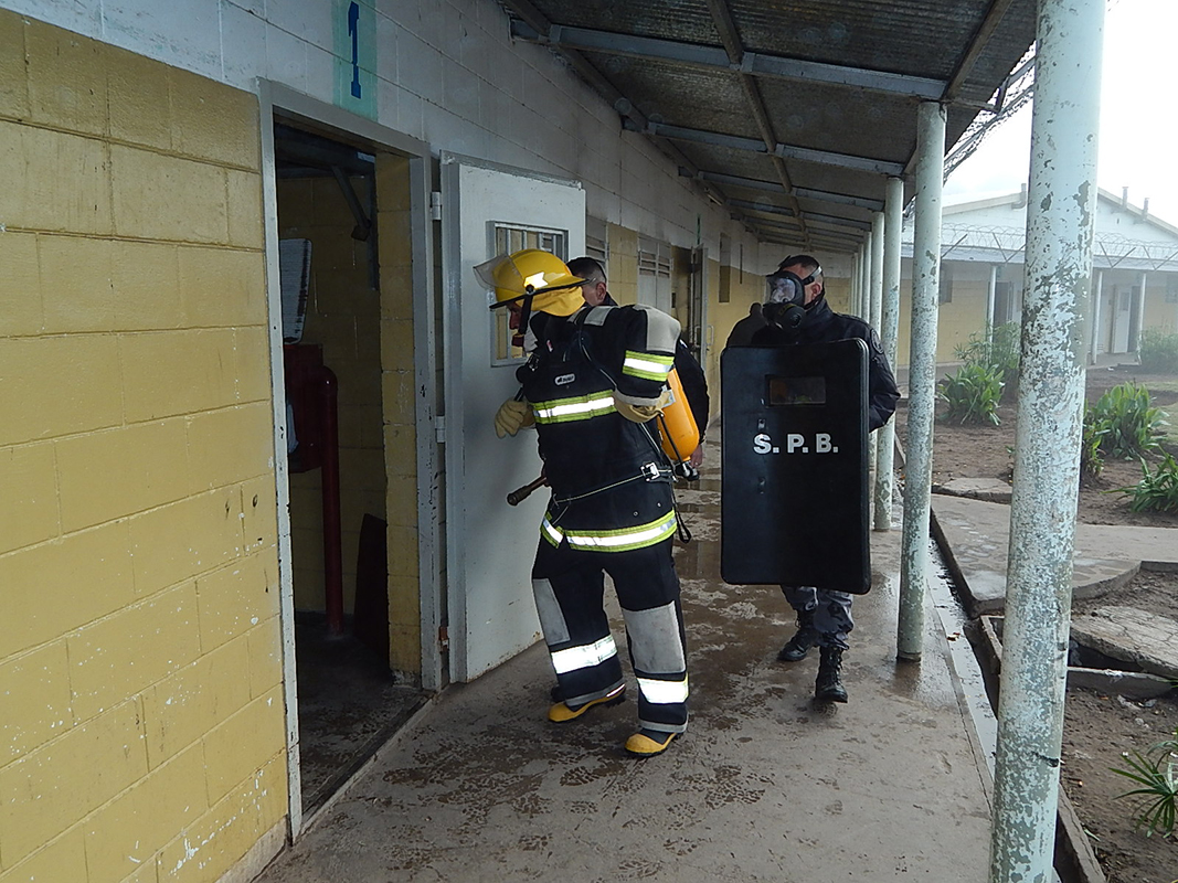 Simulacro de incendio en la Unidad N° 38 :: Canal Verte