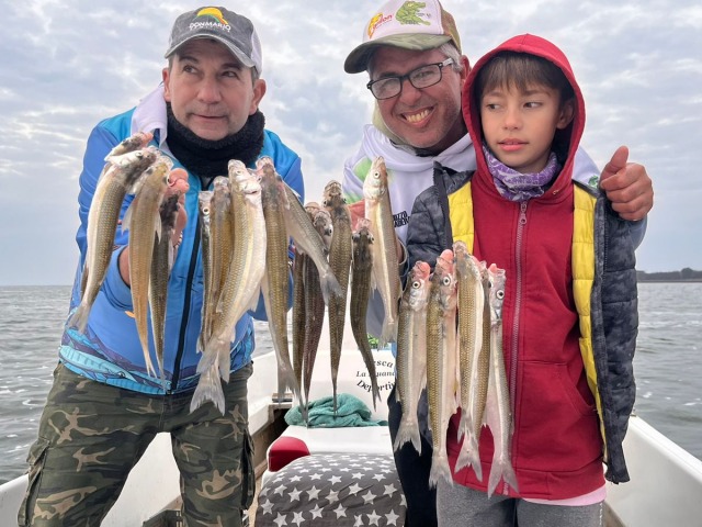 Pesca en familia en Hinojo Grande, Trenque Lauquen