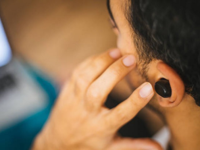 Las posibles consecuencias del uso excesivo de auriculares