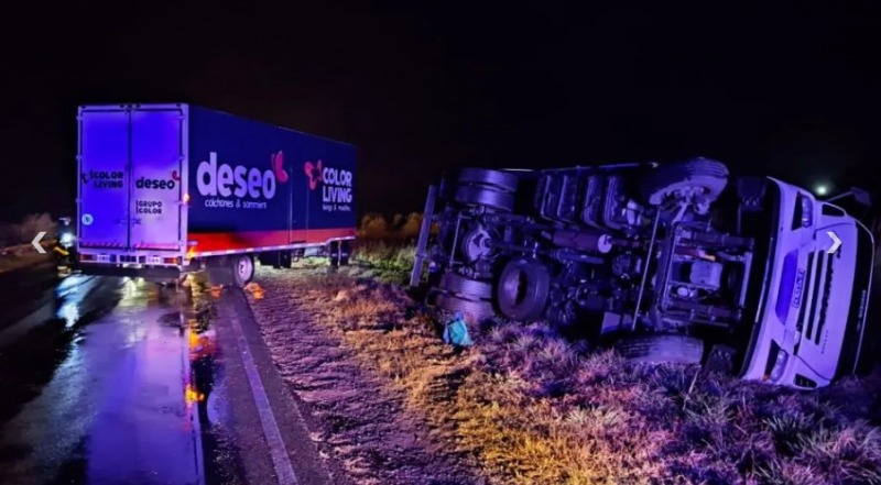 Volc un camin en la ruta 226 a 20 kilmetros de Bolvar