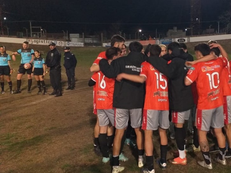 Brutal agresin al rbitro del partido Estudiantes  Espigas