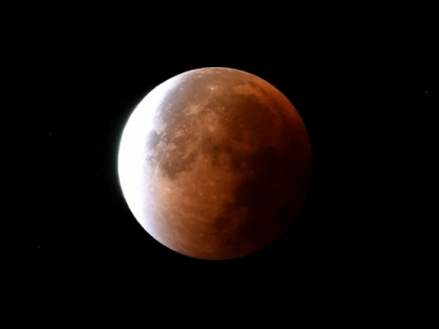 Jornada de observacin de la luna en el Museo de las Ciencias