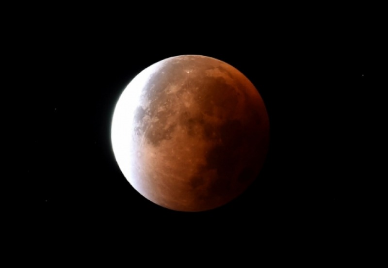 Jornada de observacin de la luna en el Museo de las Ciencias