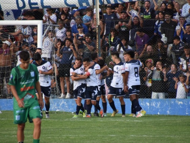 Racing presenta la que ser su piel en el sueo del ascenso