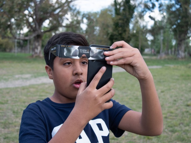 Un centenar de personas disfrut del eclipse en La Mxima