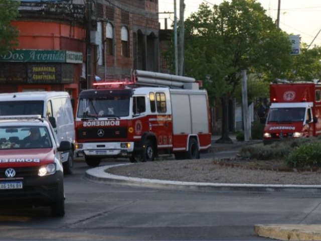 Ms de 50 unidades en la caravana de Bomberos Olavarra