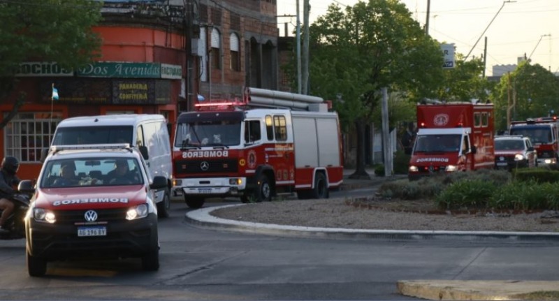 Ms de 50 unidades en la caravana de Bomberos Olavarra