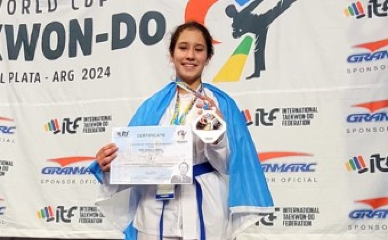 La hinojense Zoe Zabala compiti en la IX Copa del Mundo de taekwon do