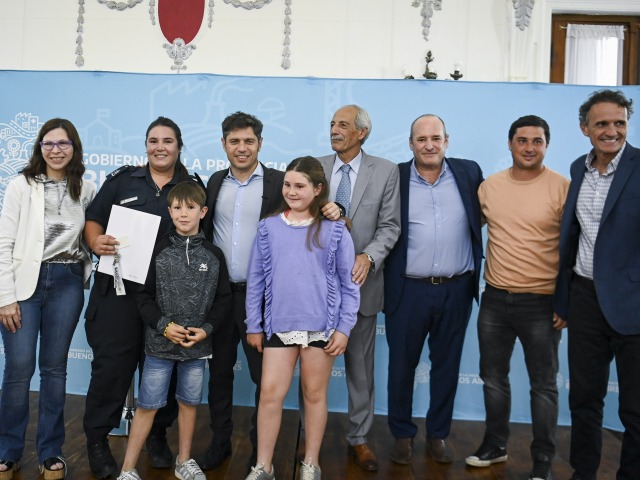 Kicillof entreg viviendas en General La Madrid