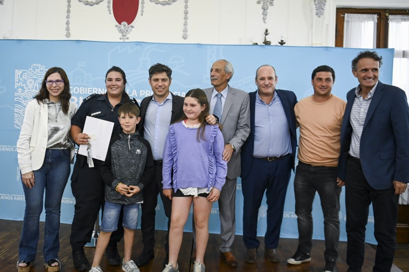 Kicillof entreg viviendas en General La Madrid