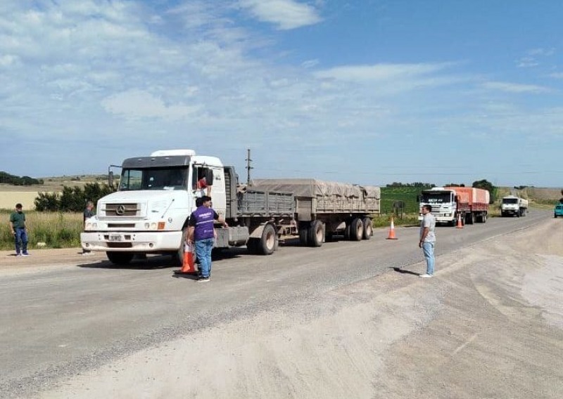 Realizaron controles de carga de camiones en el Enlace Kirchner