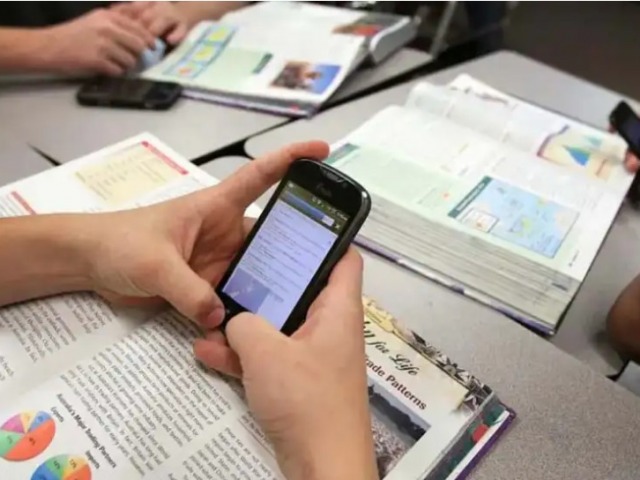 Mar del Plata regul el uso de celulares en las escuelas