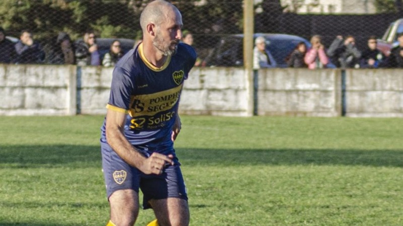 Siguen las locuras: Longhini jugar en Loma Negra