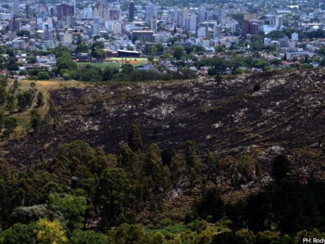 Bomberos y el mega operativo de Provincia controlaron el incendio