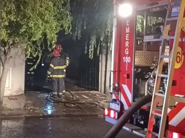 Importante incendio en una vivienda en Piedras y Azopardo