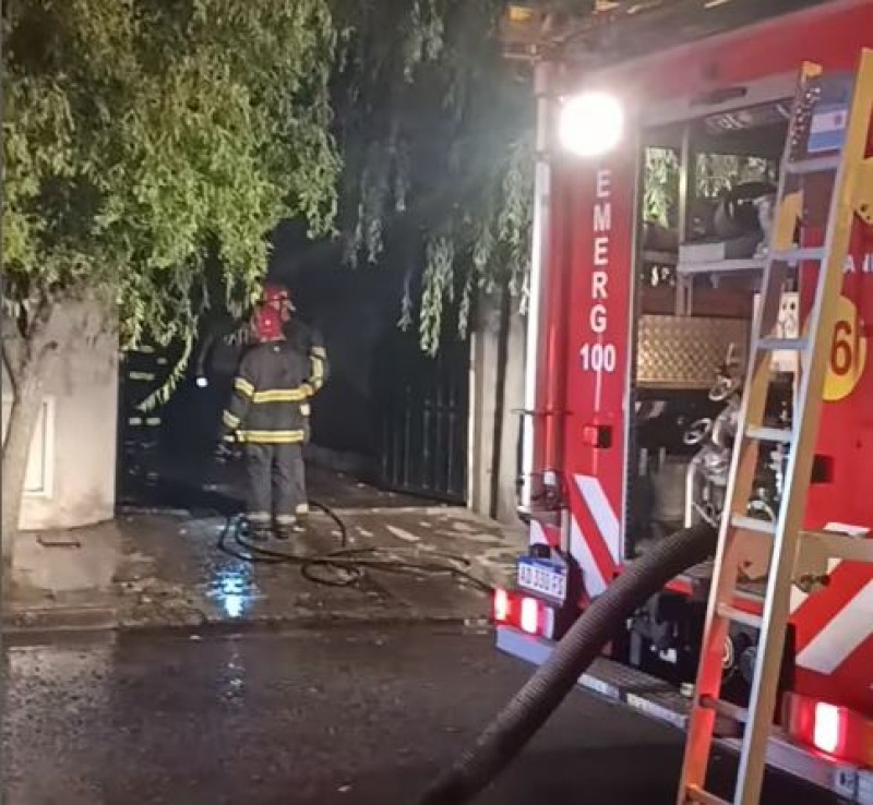 Importante incendio en una vivienda en Piedras y Azopardo