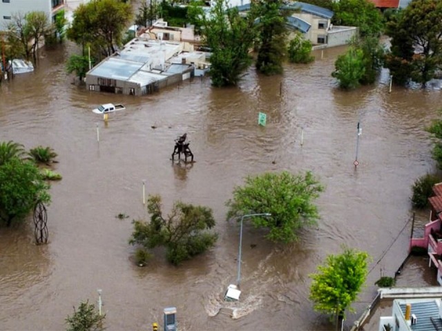 Temporal en Baha Blanca: diez muertos y ms de 1.300 evacuados