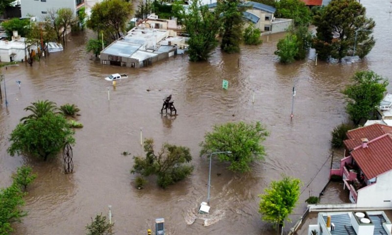 Temporal en Baha Blanca: diez muertos y ms de 1.300 evacuados