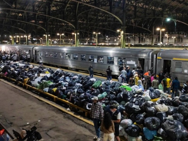 Pasa por Olavarra el Tren Solidario que va a Baha Blanca