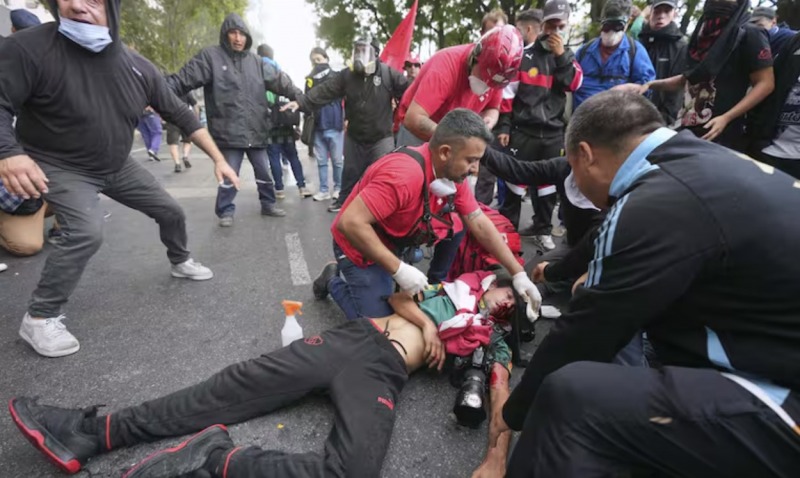 Repudio de concejales de UxP por la represin en el Congreso